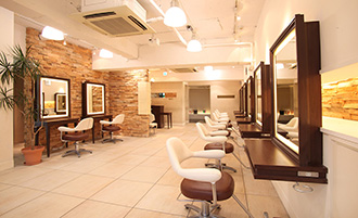 Không biết tìm tiệm cắt tóc Nam ở Nhật? Đừng lo, chỉ cần truy cập trang web của chúng tôi và bạn sẽ có thể dễ dàng tìm được địa chỉ của các tiệm cắt tóc Nam tốt nhất tại Nhật Bản. Chúng tôi cam kết sẽ mang lại cho bạn những trải nghiệm tuyệt vời nhất khi đến với các tiệm cắt tóc tại Nhật Bản.